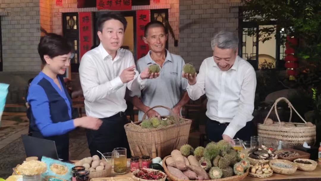 长江云观察｜搭“直播经济”快车，干部解锁履职“新姿势”