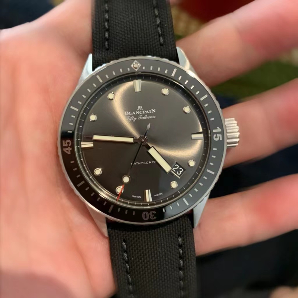 潜水表的发明者,潜水表鼻祖宝珀经典五十噚红金款