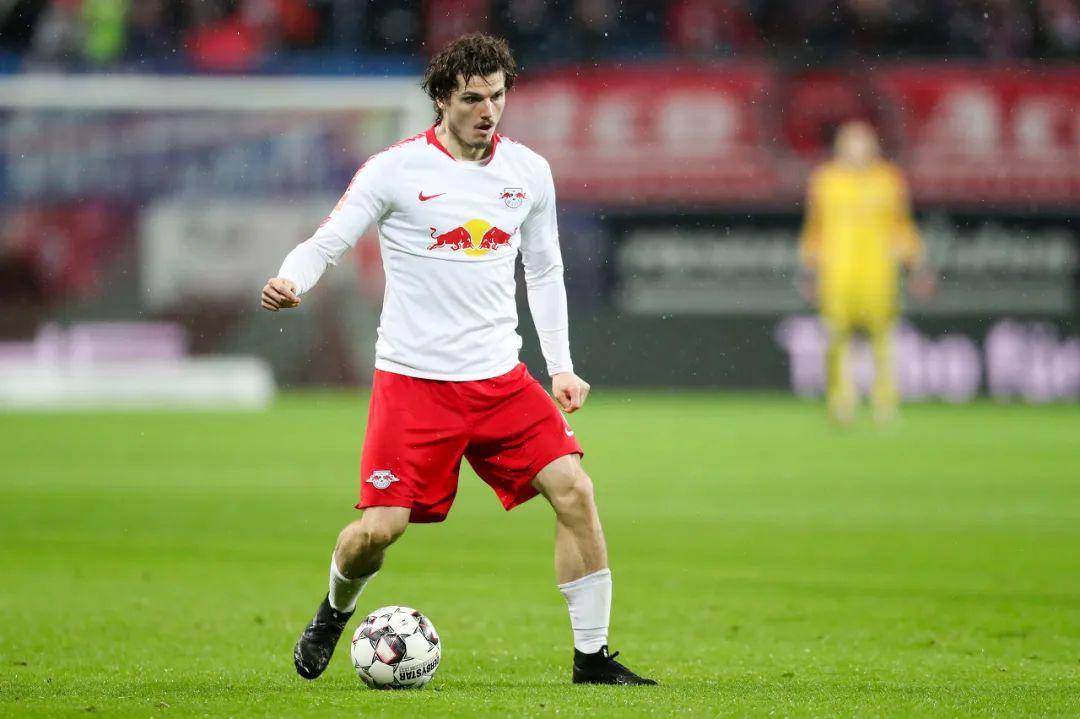 萨比策来曼联踢得怎样,曝曼联满意萨比策表现