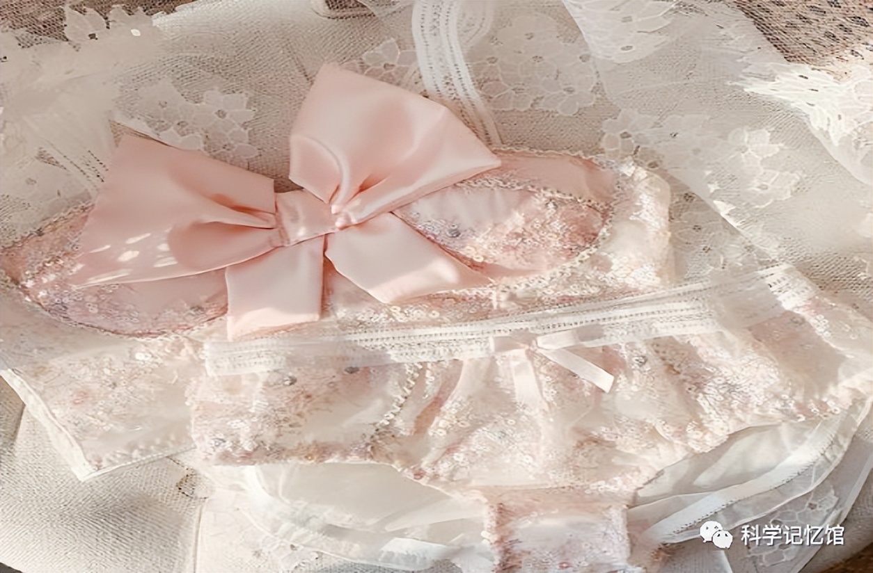 为什么女性内衣上总是有蝴蝶结,内衣上有个蝴蝶结