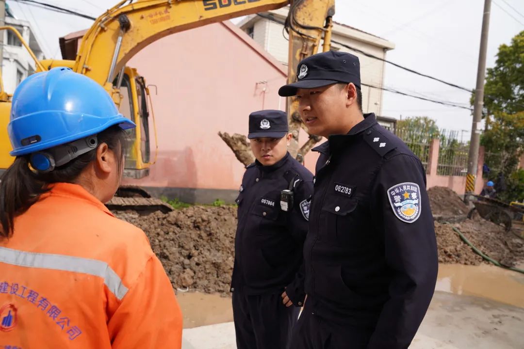 工地无故辞退农民工还不支付工资,工地主动离职与辞退