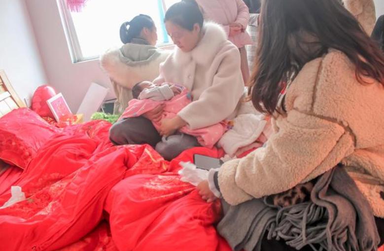 江西夫妻死亡留下8个小孩后续,江西生8孩身亡夫妻家庭照曝光