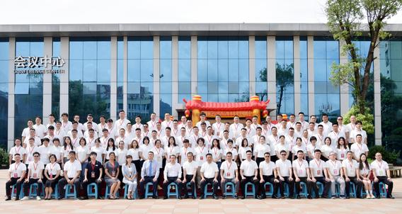 辉煌赣州地区代理商刘鹏飞：选择辉煌，相信辉煌