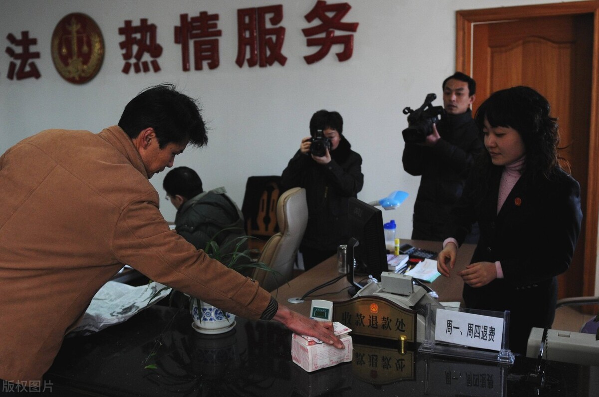 弟弟借了1万没还又借钱,亲弟弟借钱一直没有还