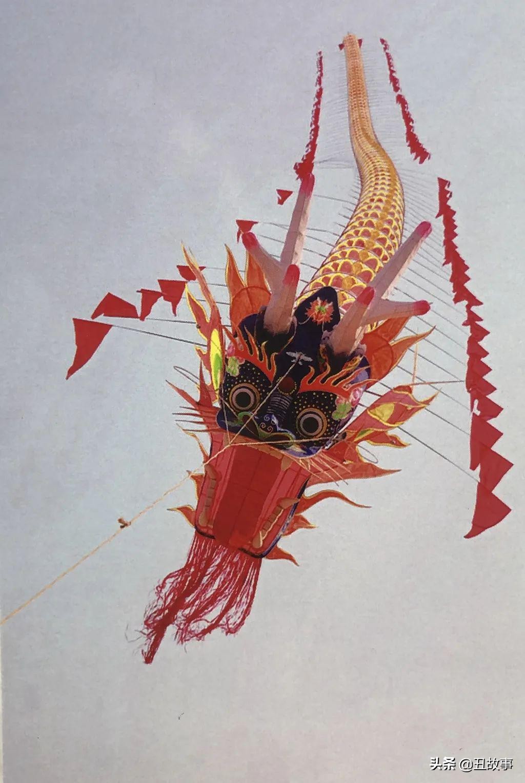 巨龙腾飞风筝的放飞现场,260米长风筝