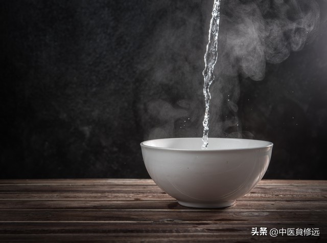 咽喉痛喝什么热饮,咽喉疼痛饮什么汤最好