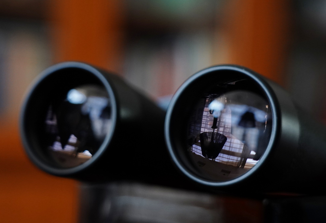 一树梨花压海棠:是*用军**望远镜好?还是名牌望远镜好?