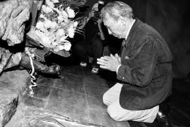 2004年，一位日本老兵来到黑龙江，指着地面：下面有一百多箱*药弹**