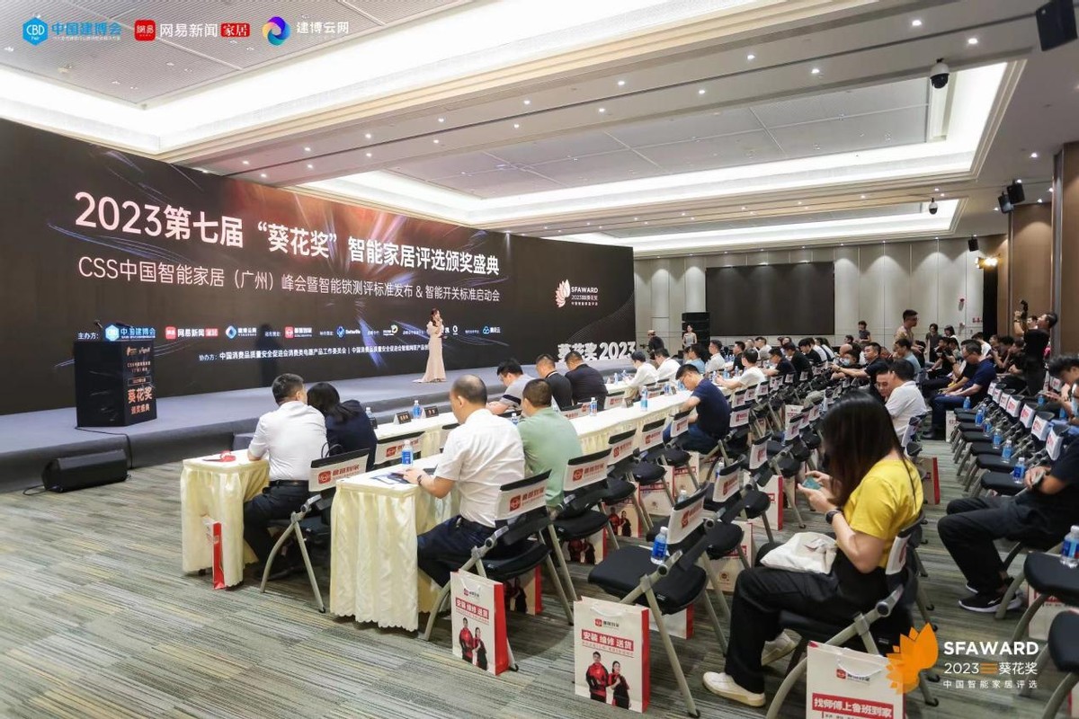 直击中国建博会真隐藏晾衣机发明者格峰爆火出圈囊获七大重磅奖项