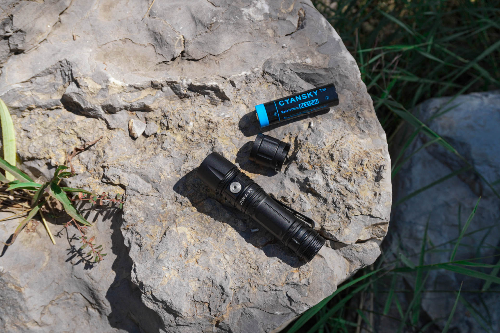 一筒搞定多用途！CYANKSY这款户外手电可是太顶了