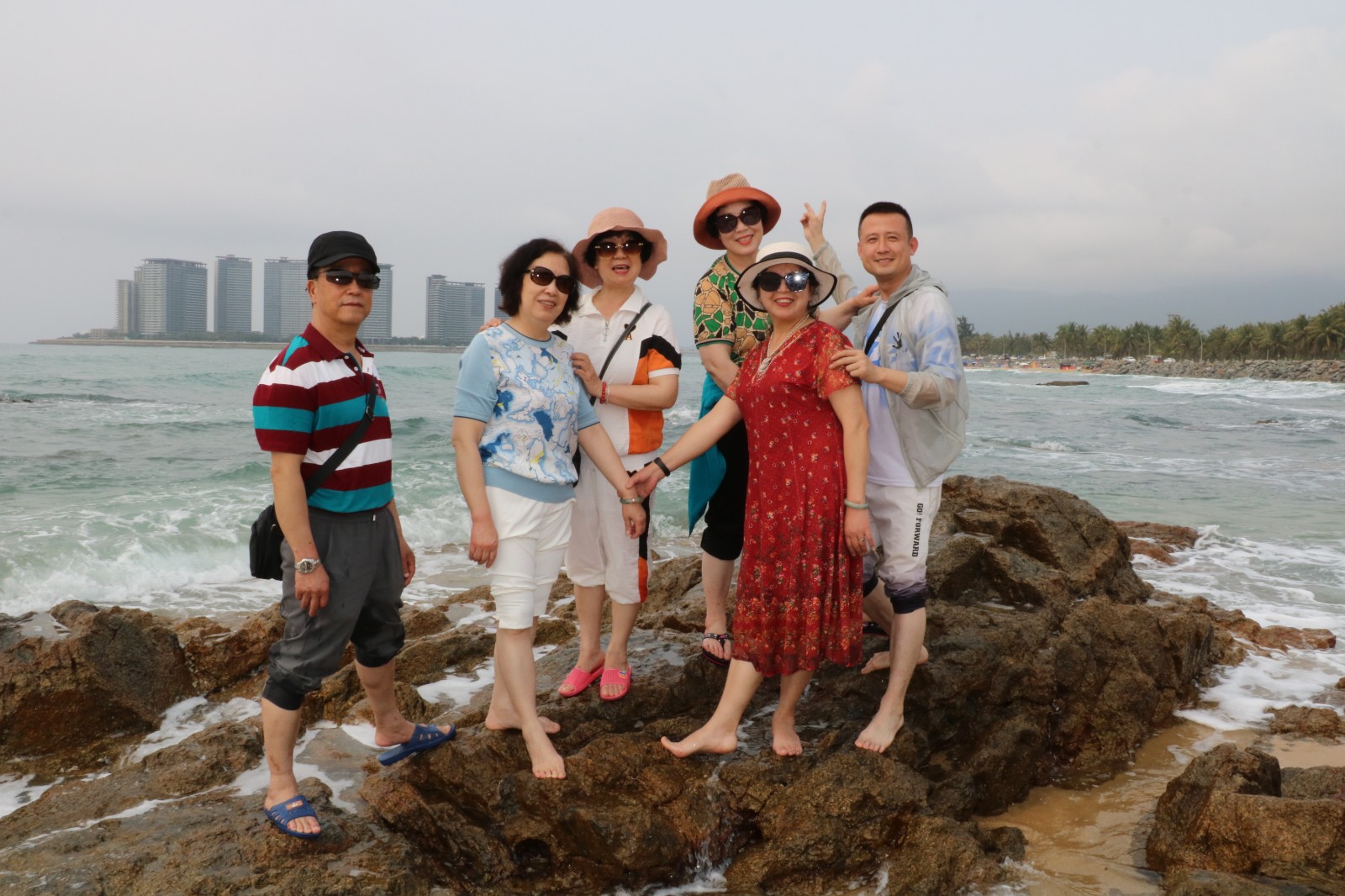 混入老年旅行团,年轻人混入老年旅游团