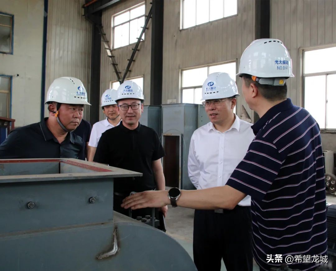 杨松涛深入企业调研“三扩一提”项目建设情况