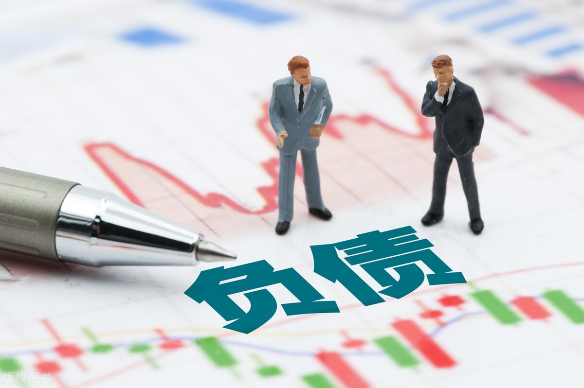 喜迎世界杯冠军,腕上百万名表意外出境,张氏父子的苏宁是强是肉