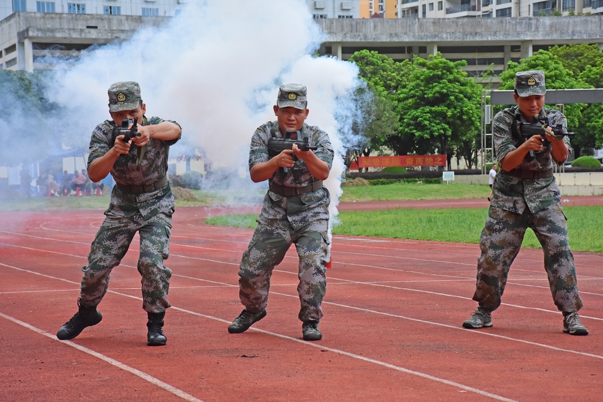 桂林各校军训精彩回顾,广西军训队列操