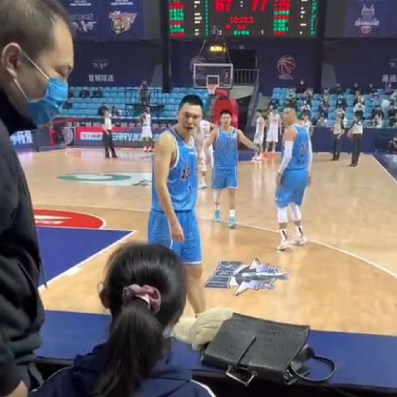 cba场边冲突女记者喊什么了,cba记者疑似辱骂球员引冲突后续