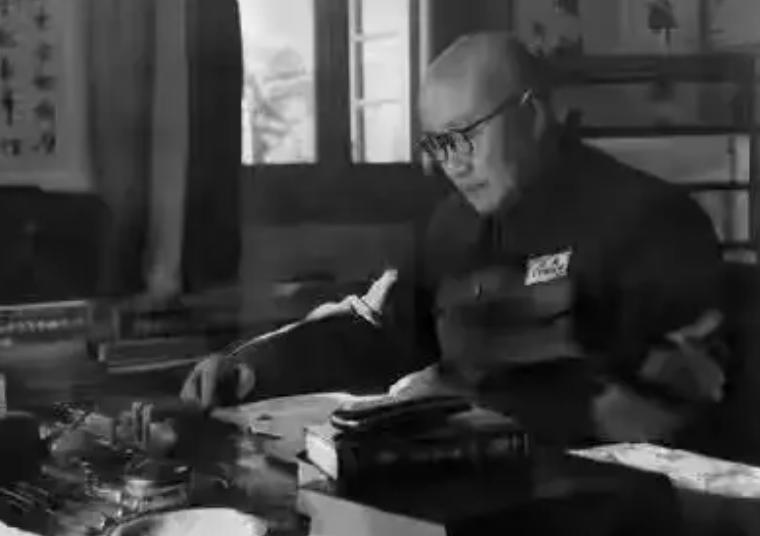 打印度，久未露面的*伯承刘**称“老了，意见仅供参考”，后诸将皆服