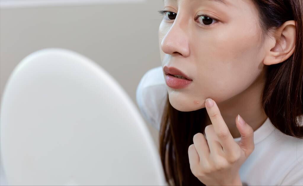 是不是不擦粉底液皮肤会慢慢变好,每天化妆的女孩好不好