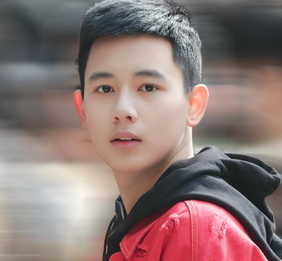 胡先煦张子枫赵小棠演的电影,北影节开幕式红毯陈都灵