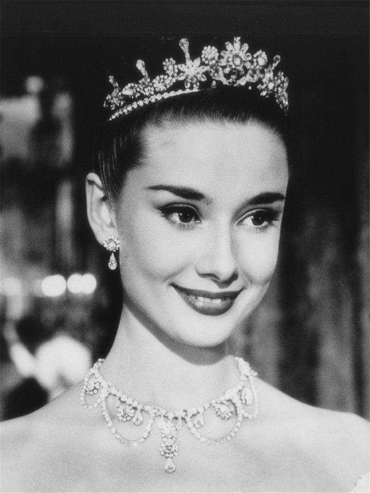 吴彦姝优雅美照,吴彦姝84岁优雅走红毯视频爆棚