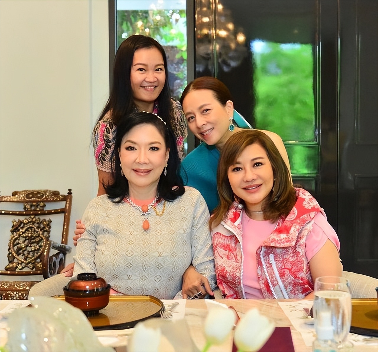 泰国华裔富婆罕见和老公同框,泰国华裔富婆和老公秀恩爱