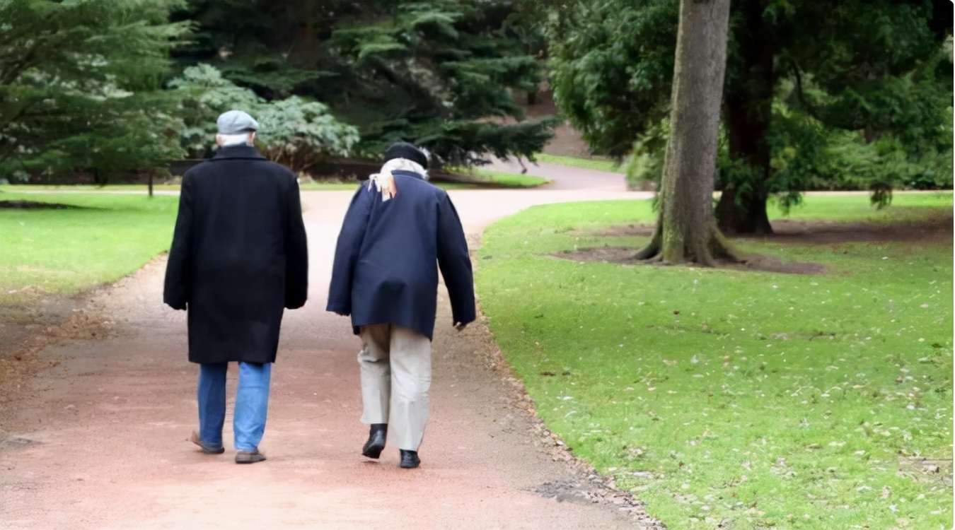 当你老了记得帮儿女三种忙,当你老了没钱儿女说你没有本事