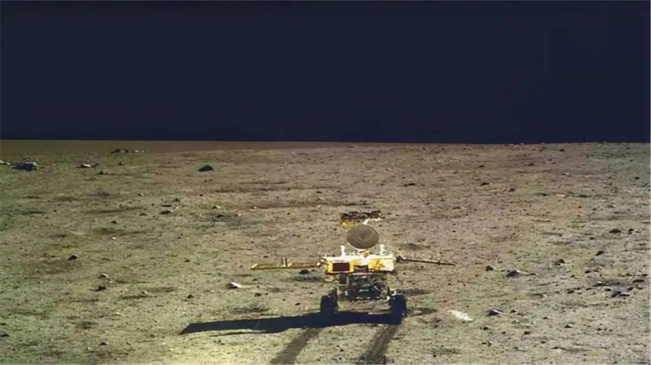 月球背面看到神秘小屋？玉兔2号抵近观察，不久之后答案揭晓