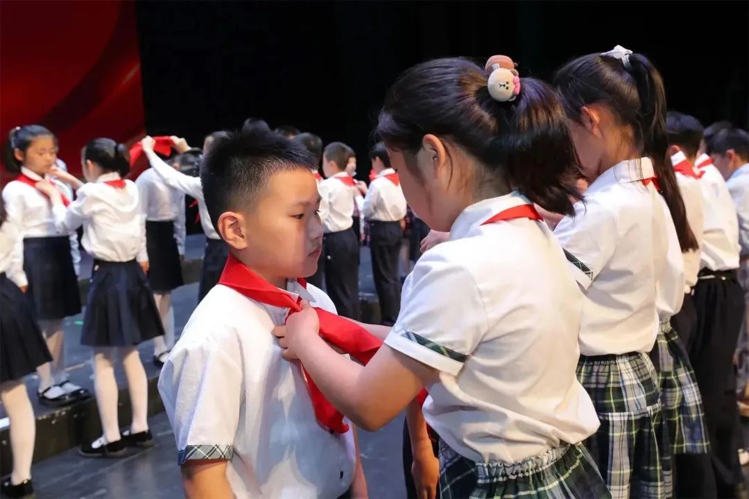 少年儿童心向党活动展览,老少童声颂党恩携手迈向新征程