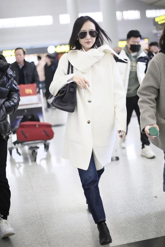 王鸥穿深绿长裙气质佳,奔四王鸥