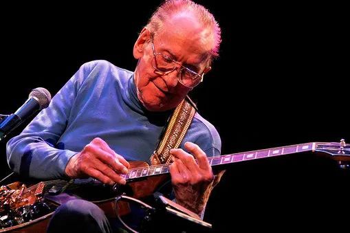 没有吉他英雄的时代，乐器生意还能怎么做？