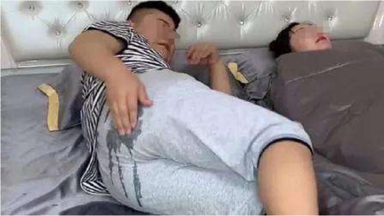 2005年,吉林山村尴尬事,村民深夜睡觉总尿床,老人:真丢人怎么见人