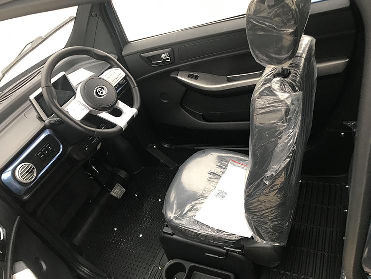 最新型老年代步汽车,七座最大空间老年代步车