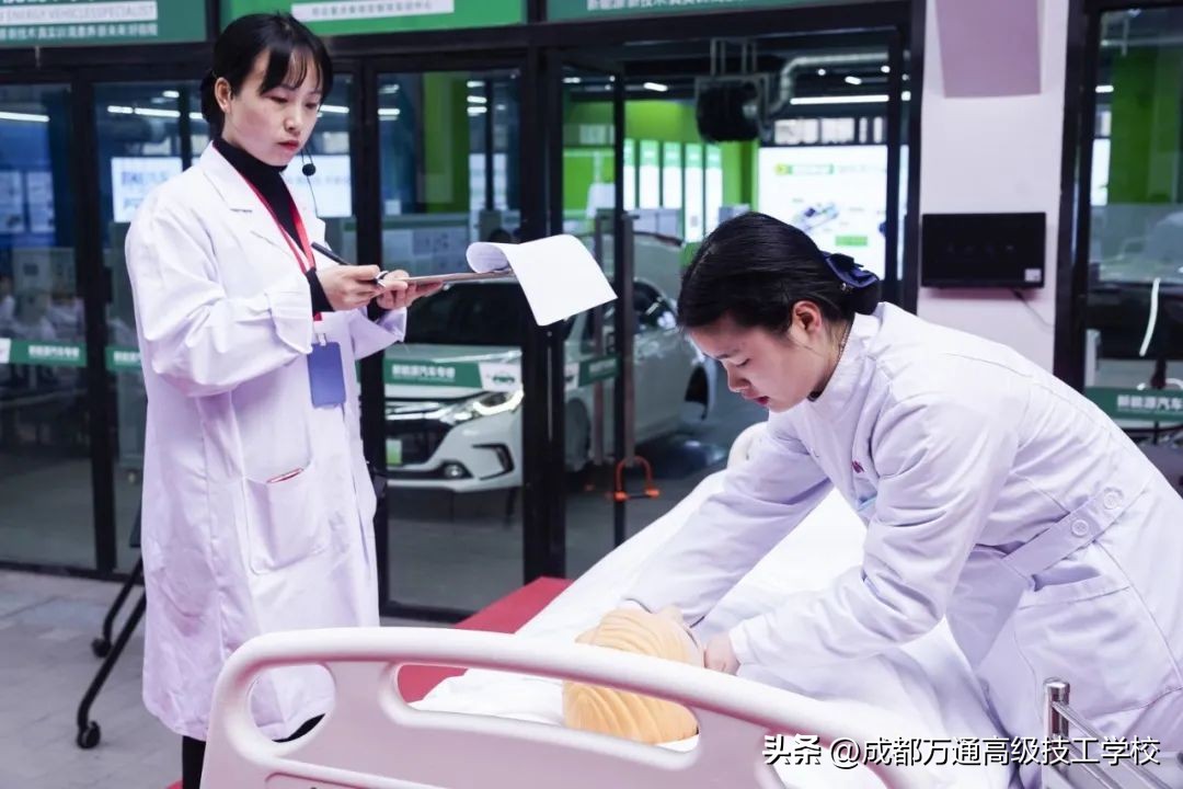 初中毕业女孩适合学习的专业技术,初中毕业男孩学3+2学什么专业好