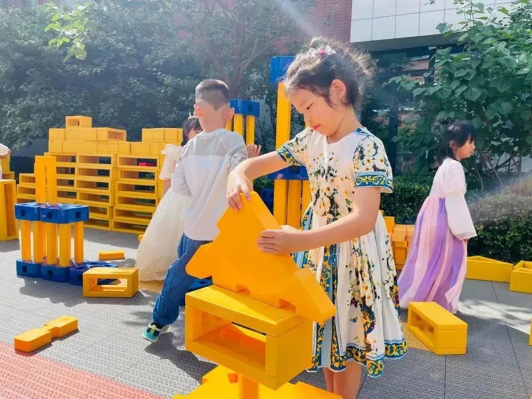 七彩童年活动环创,七彩童年庆六一活动