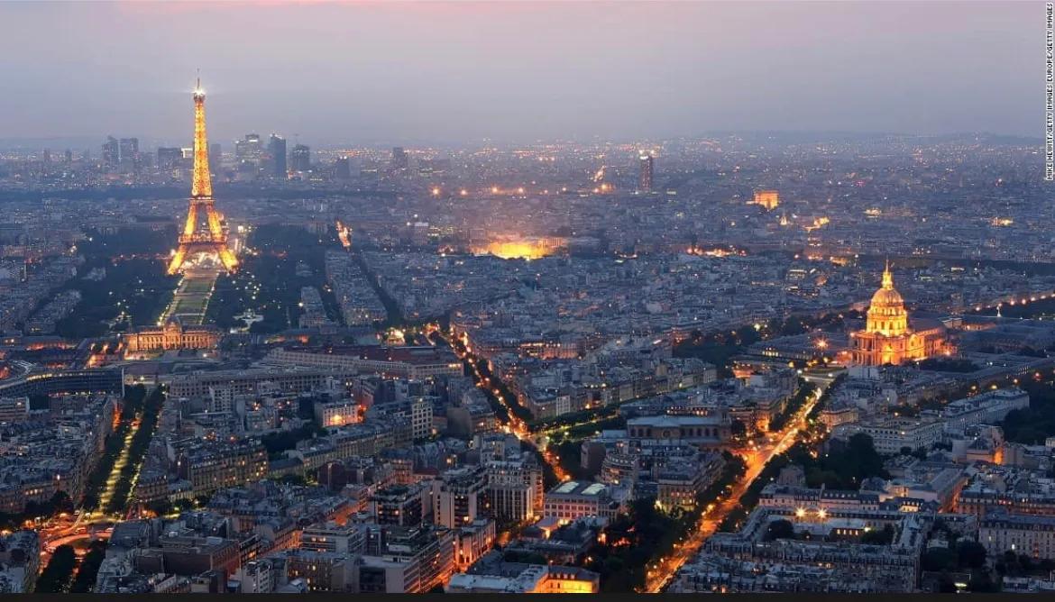 读CNN学英语：埃菲尔铁塔年久失修