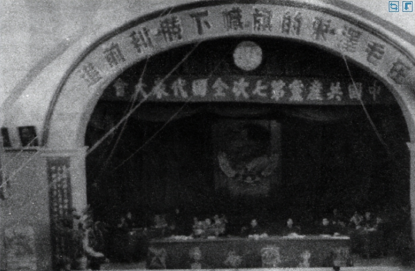 69年毛主席特邀彭绍辉来*安门天**城楼，深情感慨：你是我的真老乡