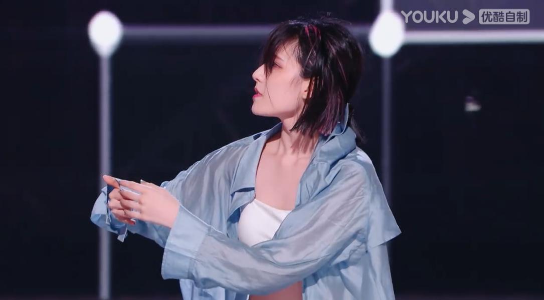 孟佳淘汰王霏霏落泪,了不起舞社最后齐舞