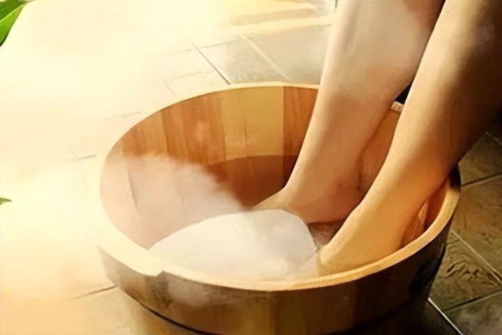 脚底板起茧子走路疼怎么回事,脚底板长茧走路痛咋办