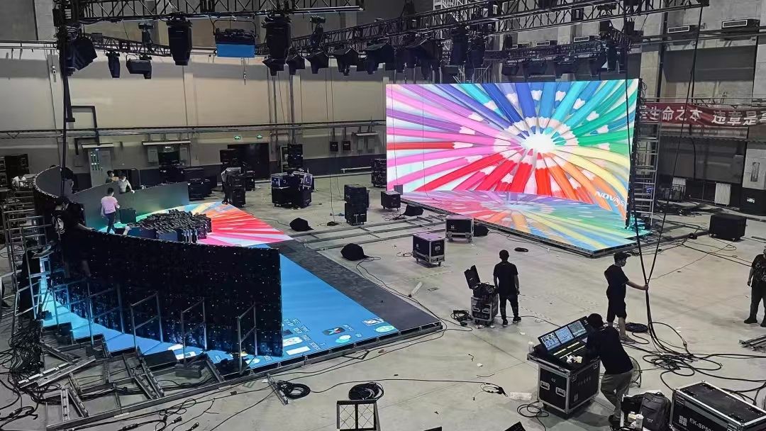 沸腾吧解说员决赛体育赛道,沸腾吧解说员电竞季