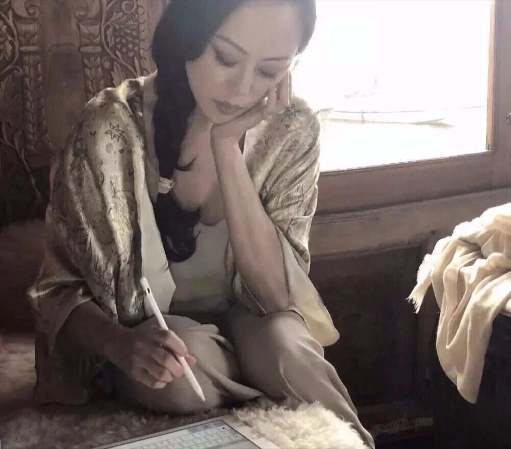 她一个人，搞垮两个亿万富豪