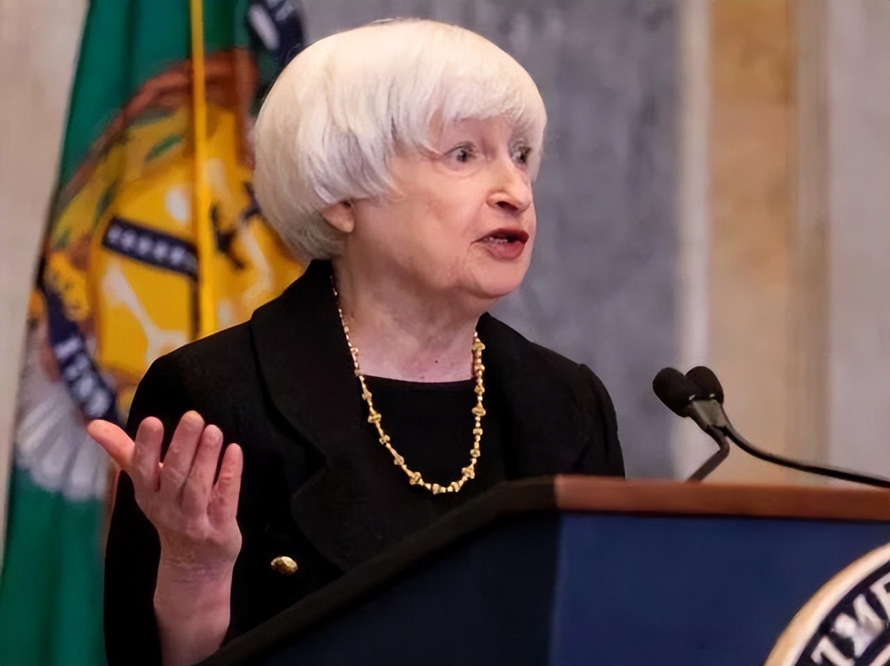 中方抛售千亿美债,做空华尔街对中国影响