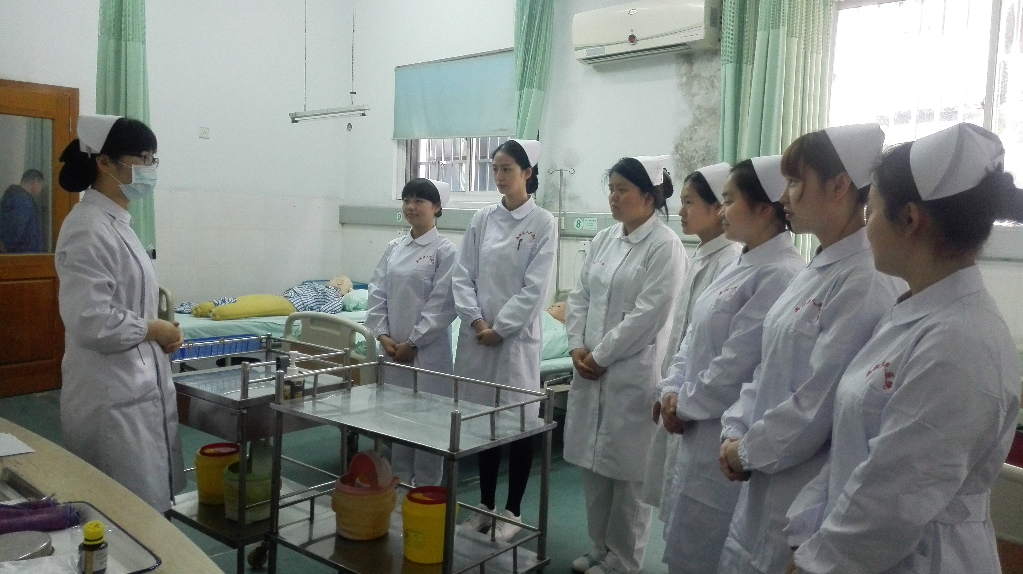 实习护士科室自我鉴定100字,实习护士出科自我鉴定超全