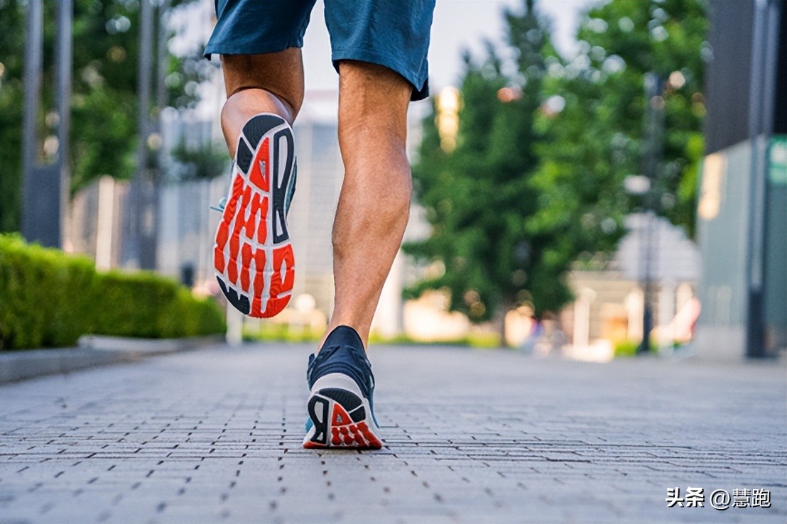 跑鞋科技有用吗,碳板跑鞋和普通跑鞋谁的脚感更好
