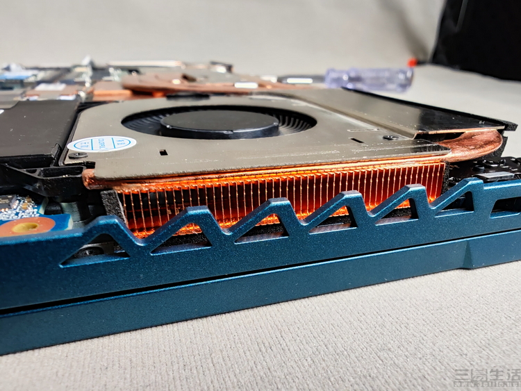 七彩虹将星x15at4050开箱,七彩虹将星x15at高配游戏测评