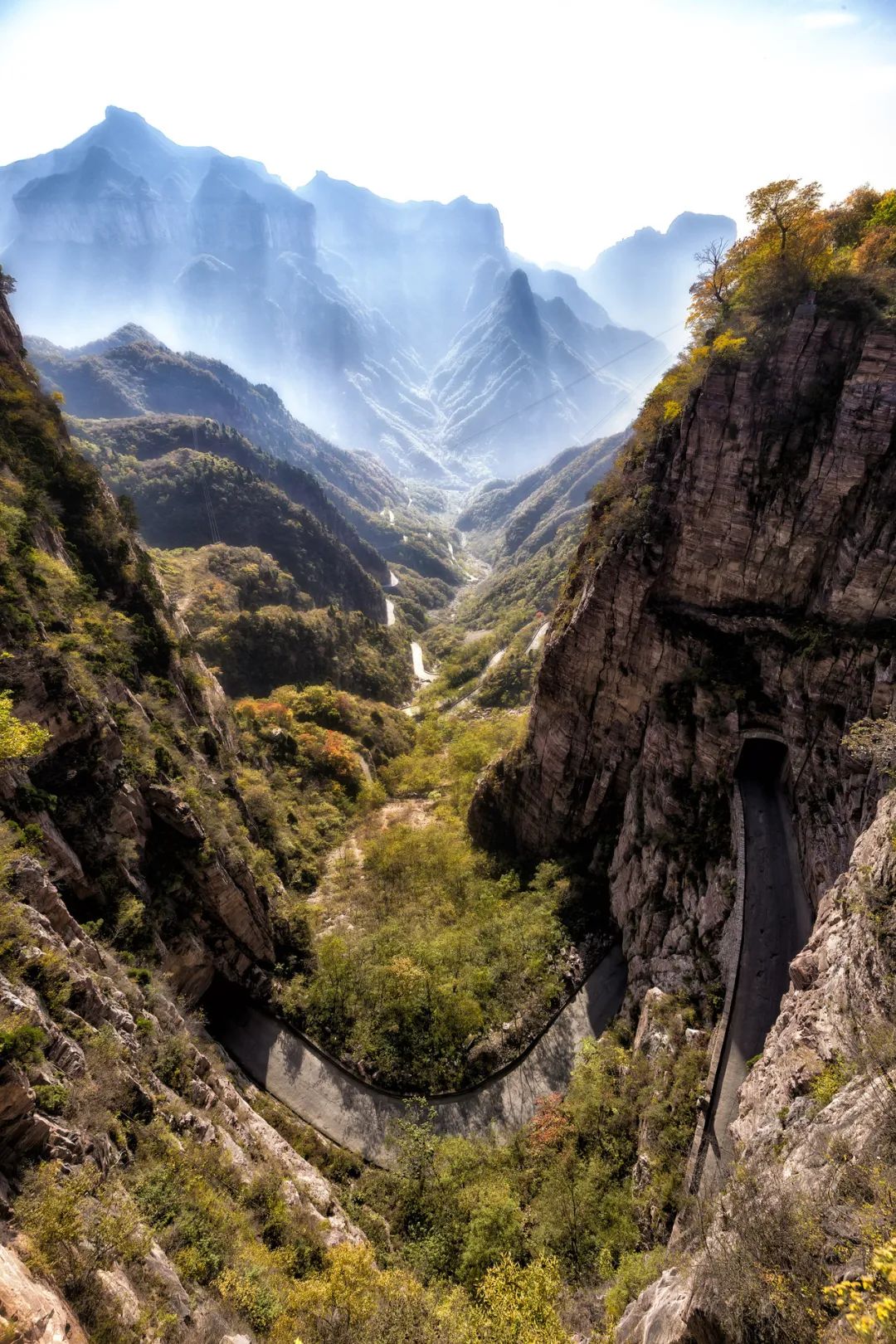 南太行挂壁天路视频,南太行自驾穿越路线两条挂壁公路