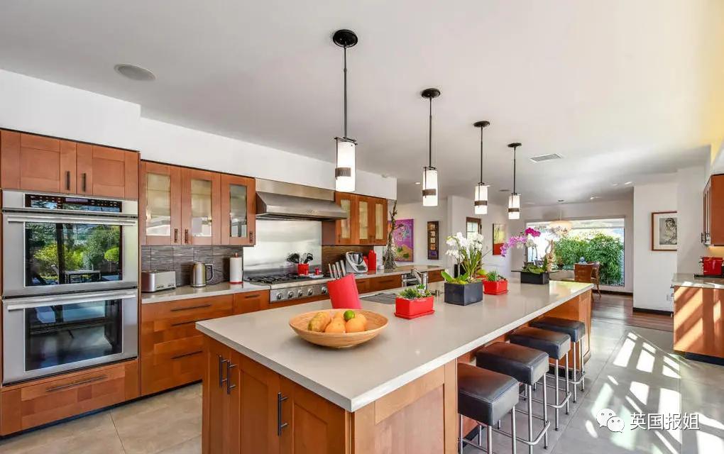 男子彩票中1.28亿,美国小伙买彩票狂中10亿美元