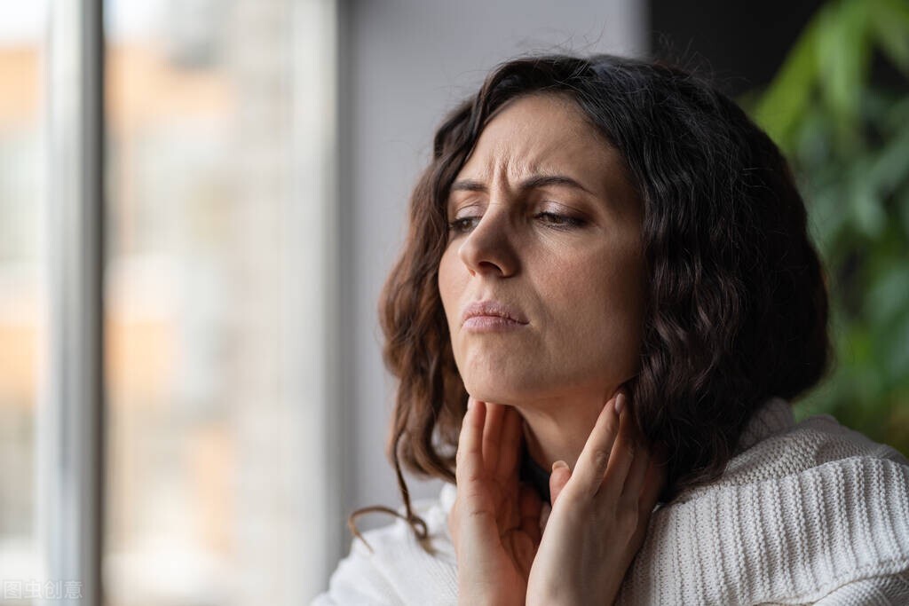 冬季感冒咳嗽喉咙疼吃什么药,冬季喉咙干痛怎么缓解