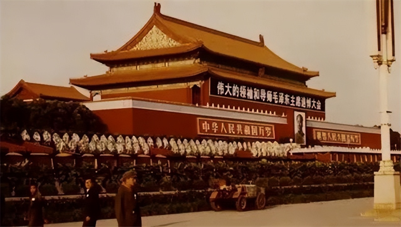 76年毛主席逝世噩耗传来，山东农村停办酒席，给婴儿取名“思东”