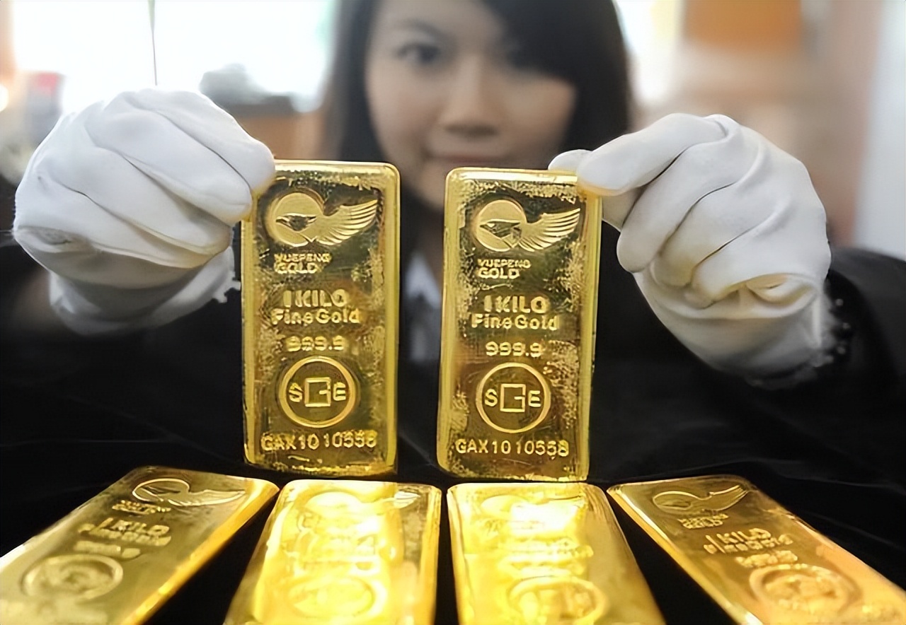 银行卖黄金是按什么价格回收,银行黄金可以在金店出售么