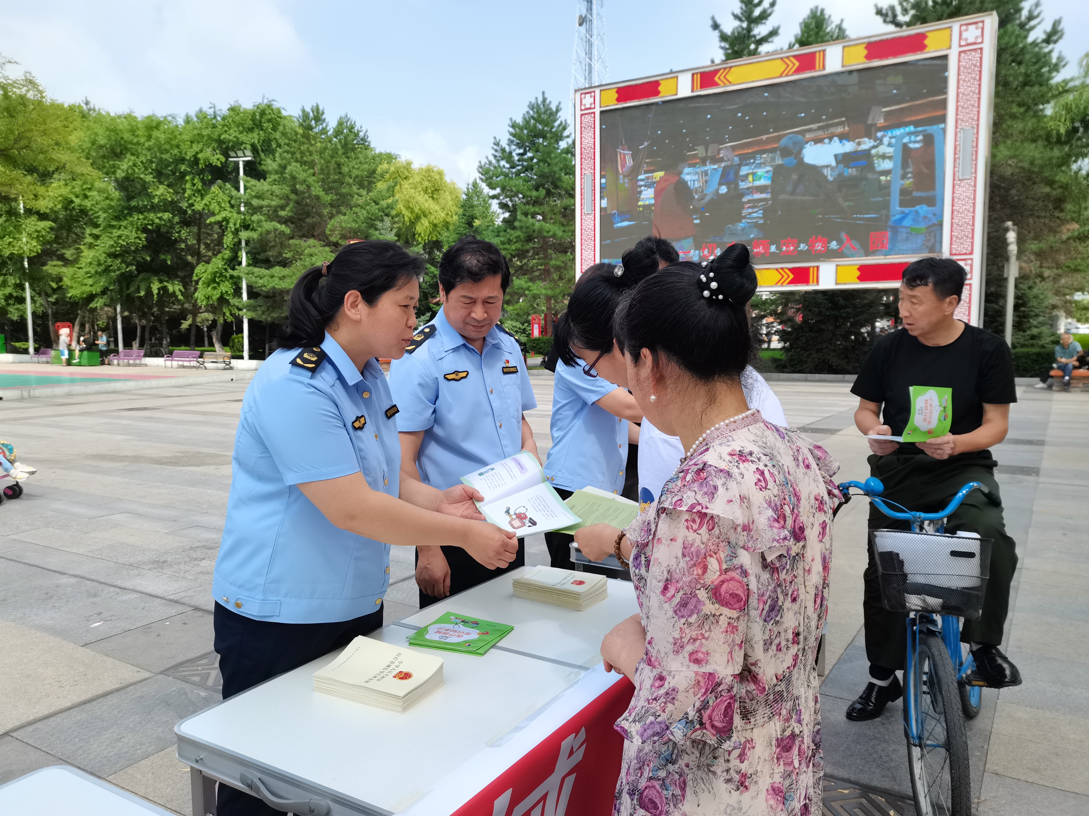 安全用械你我共享健康----友谊县市场监督管理局开展2023年“全国医疗器械安全宣传周”活动