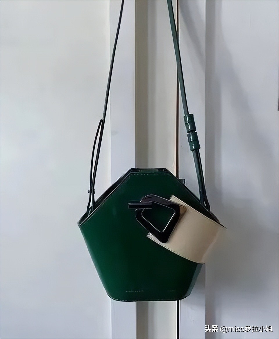 袁咏仪买名牌包包,袁咏仪同款小包